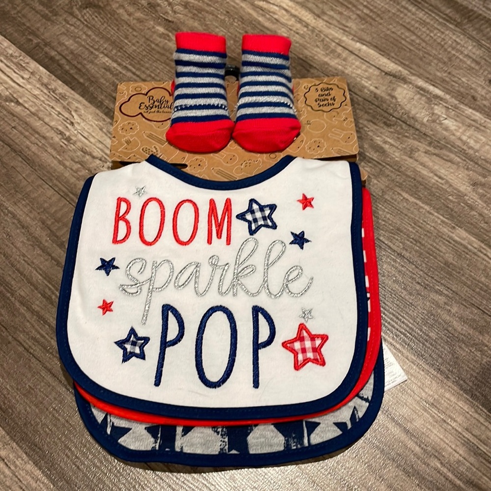 NWT Baby Essentials 4th of July Bib Set 0-6 months